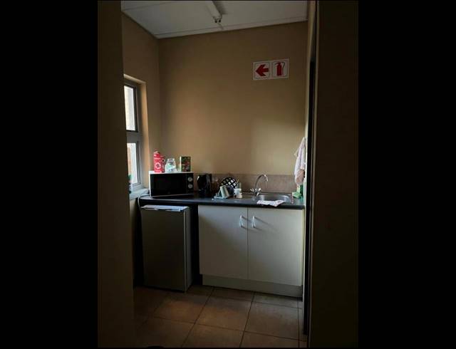 OFFICE FOR SALE IN SILVER LAKES